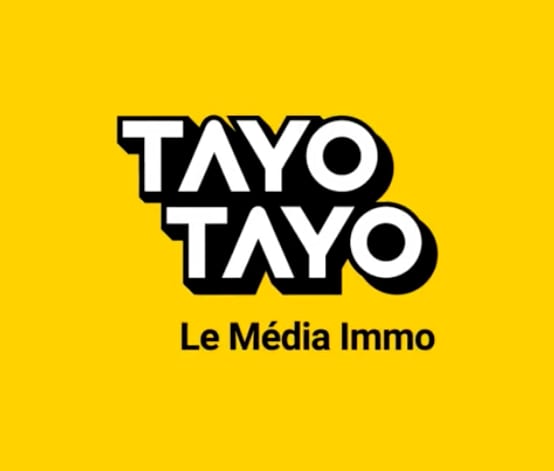 黄色の背景に白い文字で描かれた、Tayo Tayo「Le Média Immo」のロゴ